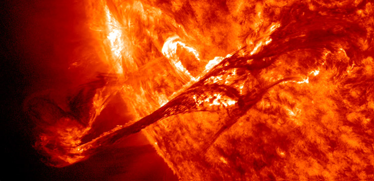 Een prachtige filament eruptie zoals gezien door NASA’s Solar Dynamics Observatory.